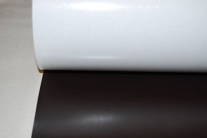 Folia magnetyczna 0.7mm z klejem