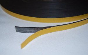 Pasek magnetyczny z klejem 10x1,5