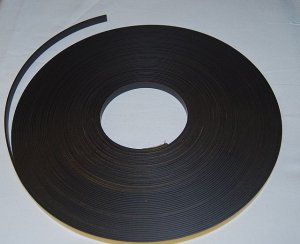 Pasek magnetyczny z klejem 10x1,5 - rolka 30m