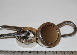 UM 32 x 9 / N oczko 8mm z karabińczykiem